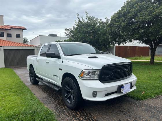 RAM CLASSIC 5.7 V8 GASOLINA LARAMIE CD 4X4 AUTOMÁTICO